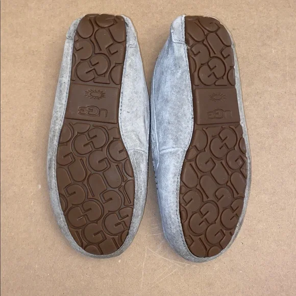 UGG Ansley slipper, preowned, gently used, sz. 8 - Picture 3 of 5